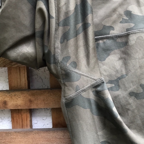 Lululemon Wunder Under Crop Leggings 4 - Picture 4 of 8